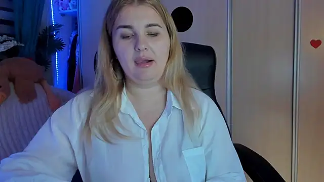 CoraSwon online show from February 2026 07:42:02 PM