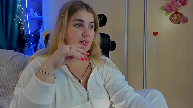 CoraSwon online show from March 2026 06:12:02 PM