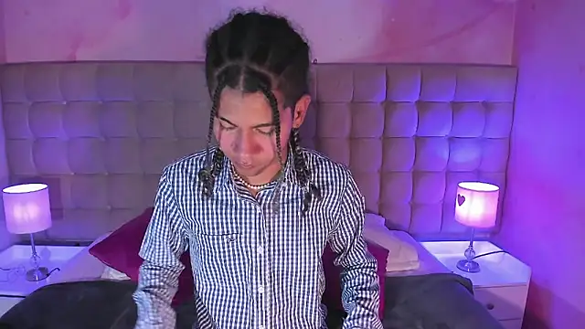 Maxim-Walker online show from October 2025 06:43:02 AM