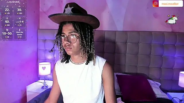 Maxim-Walker online show from October 2025 06:32:02 AM