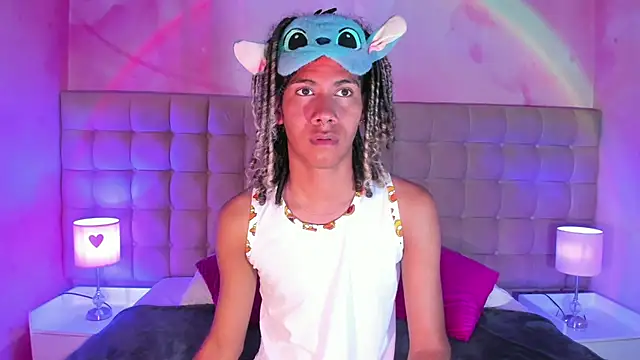 Maxim-Walker online show from October 2025 06:22:02 AM