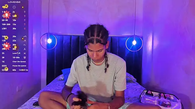 Maxim-Walker online show from November 2025 03:29:02 AM