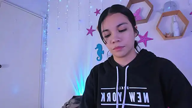 Emiily Parkerr online show from October 2025 03:28:01 AM