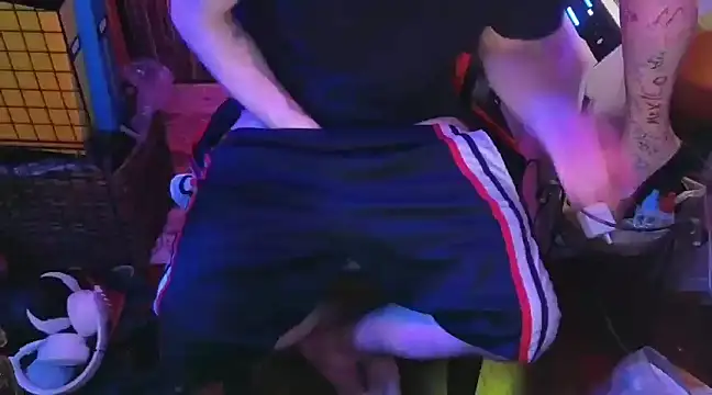 pantslesstraveler plt online show from January 2025 04:16:02 AM