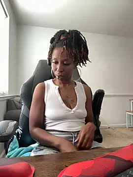 Snapshot of LeyaHoneybuns chatting on November 2025 05:23:01 PM LeyaHoneybuns online show from November 2025 05:23:01 PM