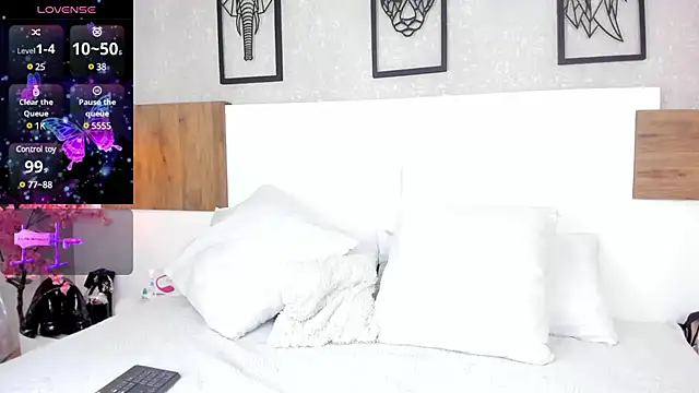 nahomiidasilva  online show from February 2025 06:35:01 PM