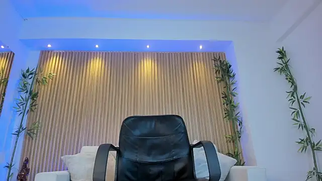 paulina sweett  online show from October 2025 12:26:01 PM