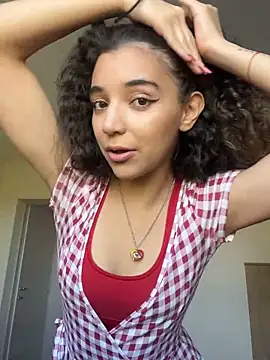 Snapshot of uniquerossie chatting on November 2025 01:44:02 PM uniquerossie online show from November 2025 01:44:02 PM