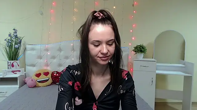 Snapshot of KaraCriegs chatting on January 2025 10:10:01 PM KaraCriegs online show from January 2025 10:10:01 PM
