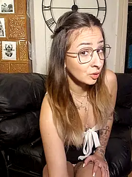 An g elly online show from November 2025 09:21:02 PM