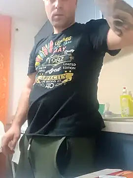 Snapshot of LucianM6 chatting on November 2025 03:01:02 PM LucianM6 online show from November 2025 03:01:02 PM