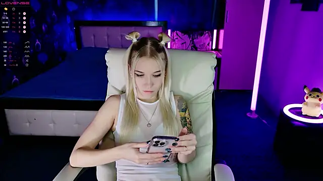 ShhhO O online show from November 2025 12:08:02 PM