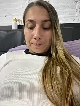 Snapshot of Iris_love18 chatting on January 2025 09:08:02 PM Iris love18 online show from January 2025 09:08:02 PM