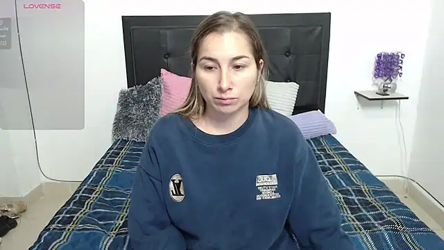 Snapshot of Iris_love18 chatting on February 2025 11:50:01 AM Iris love18 online show from February 2025 11:50:01 AM