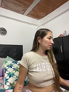 Snapshot of Iris_love18 chatting on February 2025 01:15:02 AM Iris love18 online show from February 2025 01:15:02 AM