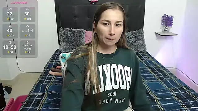 Snapshot of Iris_love18 chatting on March 2025 08:32:01 PM Iris love18 online show from March 2025 08:32:01 PM