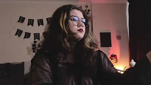 Snapshot of Laura_Karamazov chatting on February 2026 10:00:02 AM Laura Karamazov online show from February 2026 10:00:02 AM