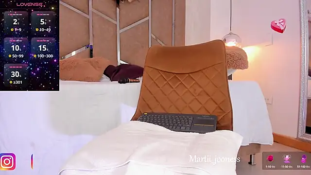 Snapshot of Martinaa_Jones_ chatting on December 2024 03:42:01 PM Martinaa Jones online show from December 2024 03:42:01 PM