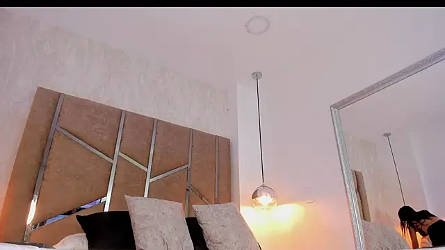 Martinaa Jones  online show from December 2025 12:00:01 PM