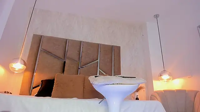 Martinaa Jones  online show from January 2026 12:43:01 PM