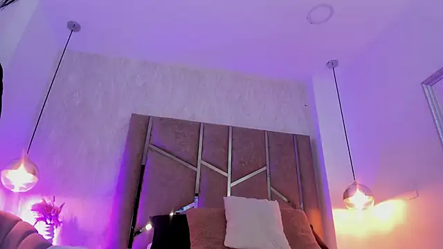 Martinaa Jones  online show from April 2026 12:44:02 PM