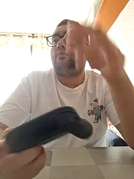 Javier bear online show from October 2025 10:33:01 AM