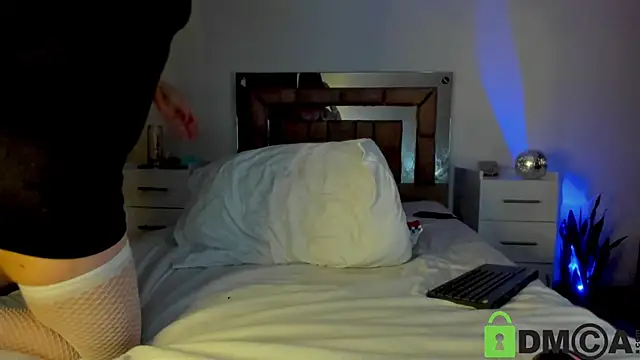 Lucyerobbie online show from January 2025 11:44:01 PM