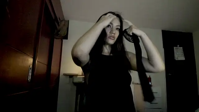 Lucyerobbie online show from April 2026 10:54:02 AM