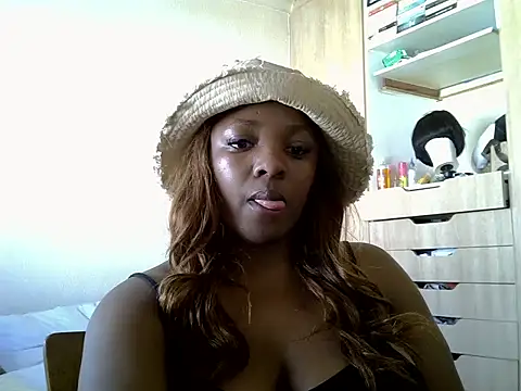 QuennNandi online show from October 2025 02:52:01 PM