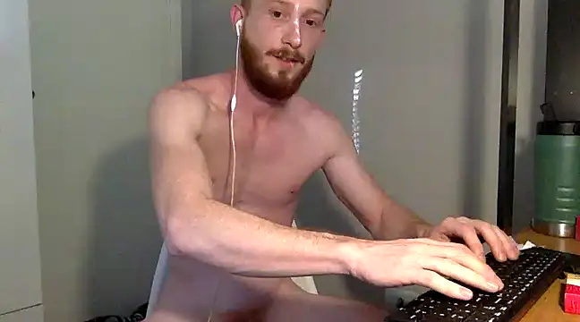 Snapshot of Smoker_Ginger chatting on December 2024 08:18:01 PM Smoker Ginger online show from December 2024 08:18:01 PM