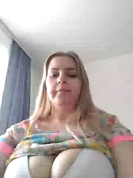 Lady nice cat online show from January 2025 07:35:01 AM