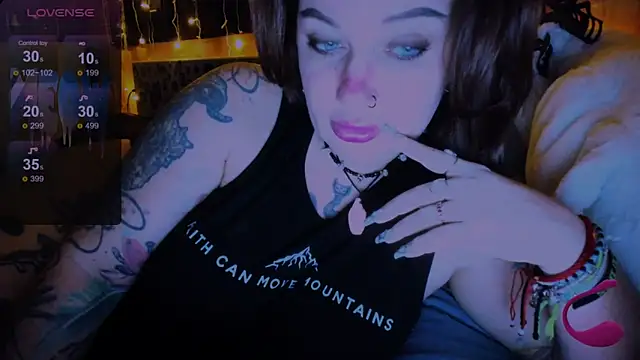 EllieOz online show from December 2024 02:16:02 PM