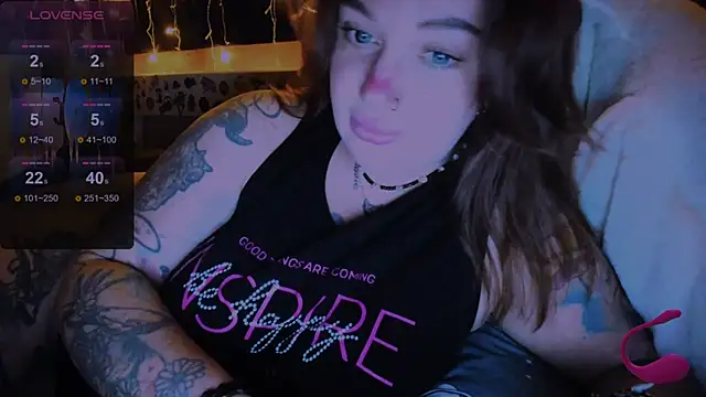 EllieOz online show from December 2024 05:20:02 PM