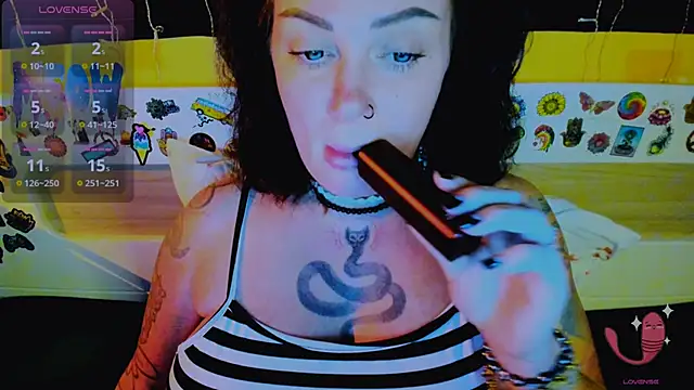 EllieOz online show from November 2025 05:46:02 PM