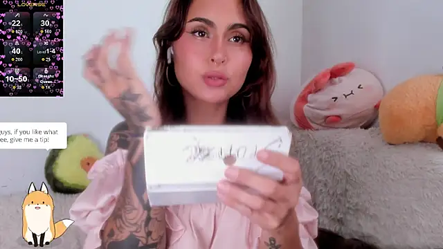 Violette-Ramirez01 online show from October 2025 05:43:01 PM