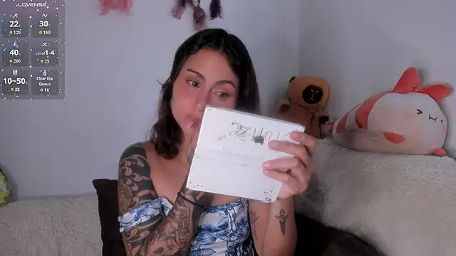 Violette-Ramirez01 online show from February 2026 09:00:02 PM