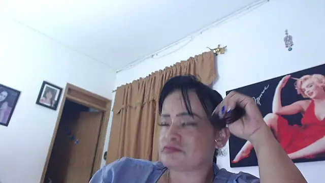 seleneh online show from December 2024 11:31:01 PM