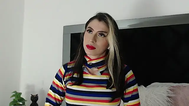 KinaCooper online show from January 2025 05:48:01 PM