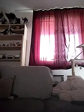 LauraBaby online show from October 2025 12:17:01 PM