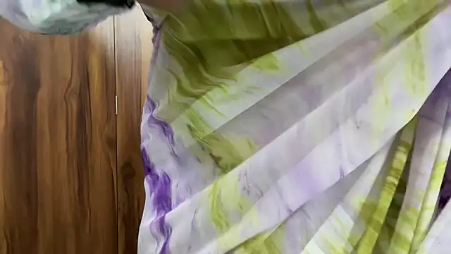 julie 08 online show from October 2025 06:12:01 PM