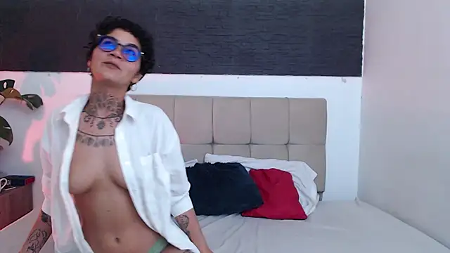 anaroman01 online show from April 2026 11:35:02 PM