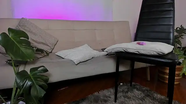 Snapshot of roselinedior chatting on January 2025 08:48:01 PM roselinedior online show from January 2025 08:48:01 PM