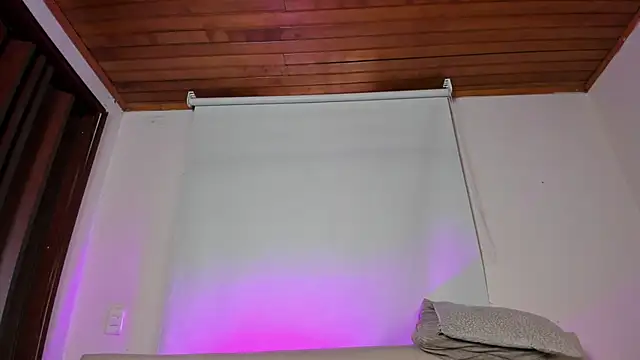 Snapshot of roselinedior chatting on January 2025 02:00:02 PM roselinedior online show from January 2025 02:00:02 PM