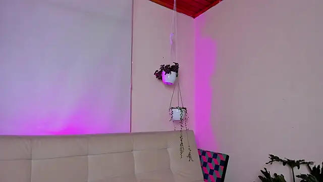 Snapshot of roselinedior chatting on January 2025 04:30:01 PM roselinedior online show from January 2025 04:30:01 PM