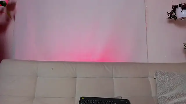 Snapshot of roselinedior chatting on January 2025 02:00:01 PM roselinedior online show from January 2025 02:00:01 PM