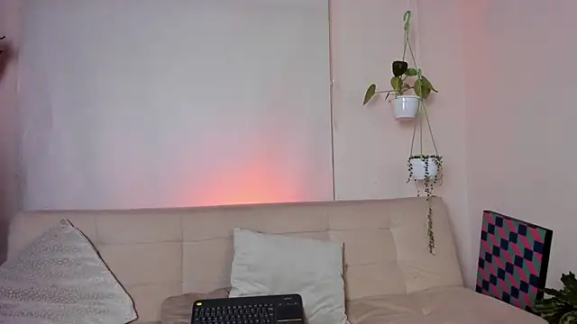 Snapshot of roselinedior chatting on February 2025 03:20:02 PM roselinedior online show from February 2025 03:20:02 PM