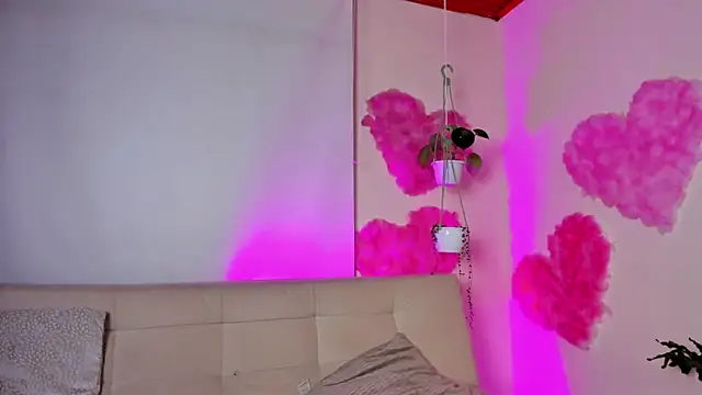 Snapshot of roselinedior chatting on February 2025 04:34:02 PM roselinedior online show from February 2025 04:34:02 PM