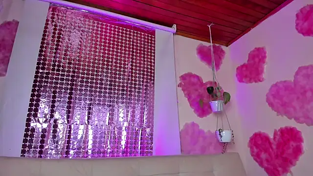 Snapshot of roselinedior chatting on February 2025 08:25:01 PM roselinedior online show from February 2025 08:25:01 PM