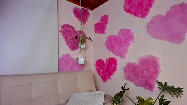 Snapshot of roselinedior chatting on February 2025 03:19:02 PM roselinedior online show from February 2025 03:19:02 PM