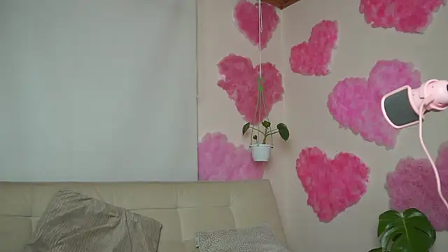 Snapshot of roselinedior chatting on March 2025 04:14:01 PM roselinedior online show from March 2025 04:14:01 PM